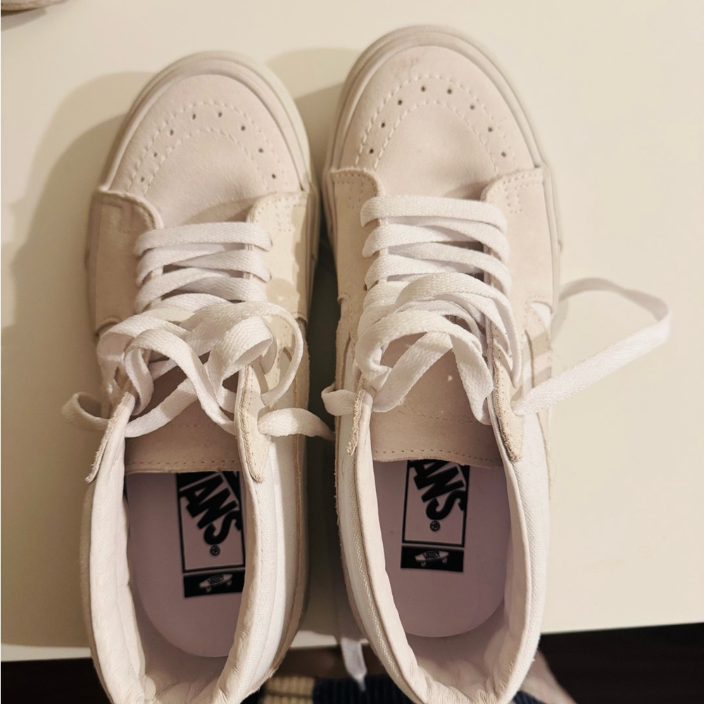 Vans Cream Low-Top Sneakers with Suede Finish